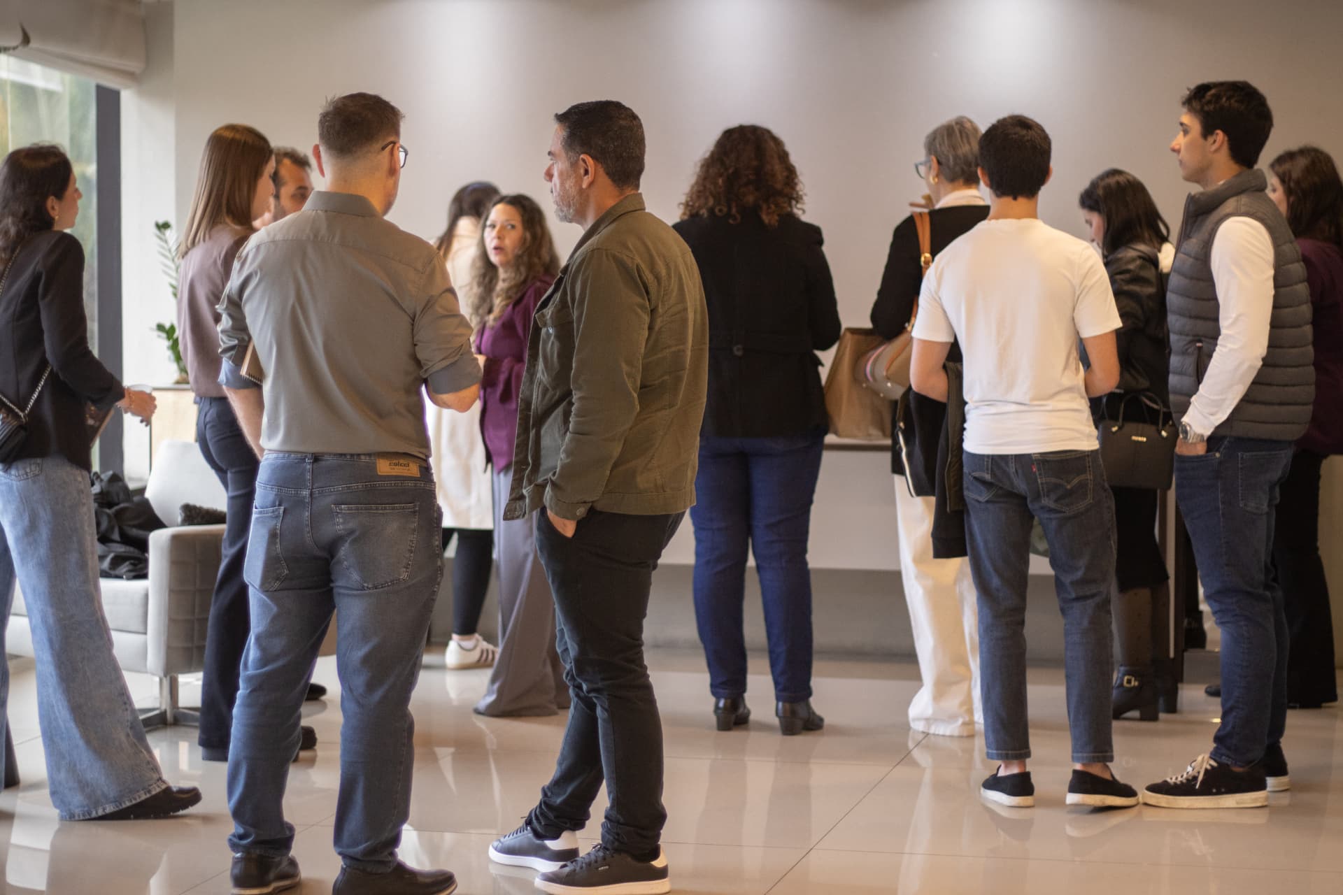Networking entre participantes do encontro presencial
