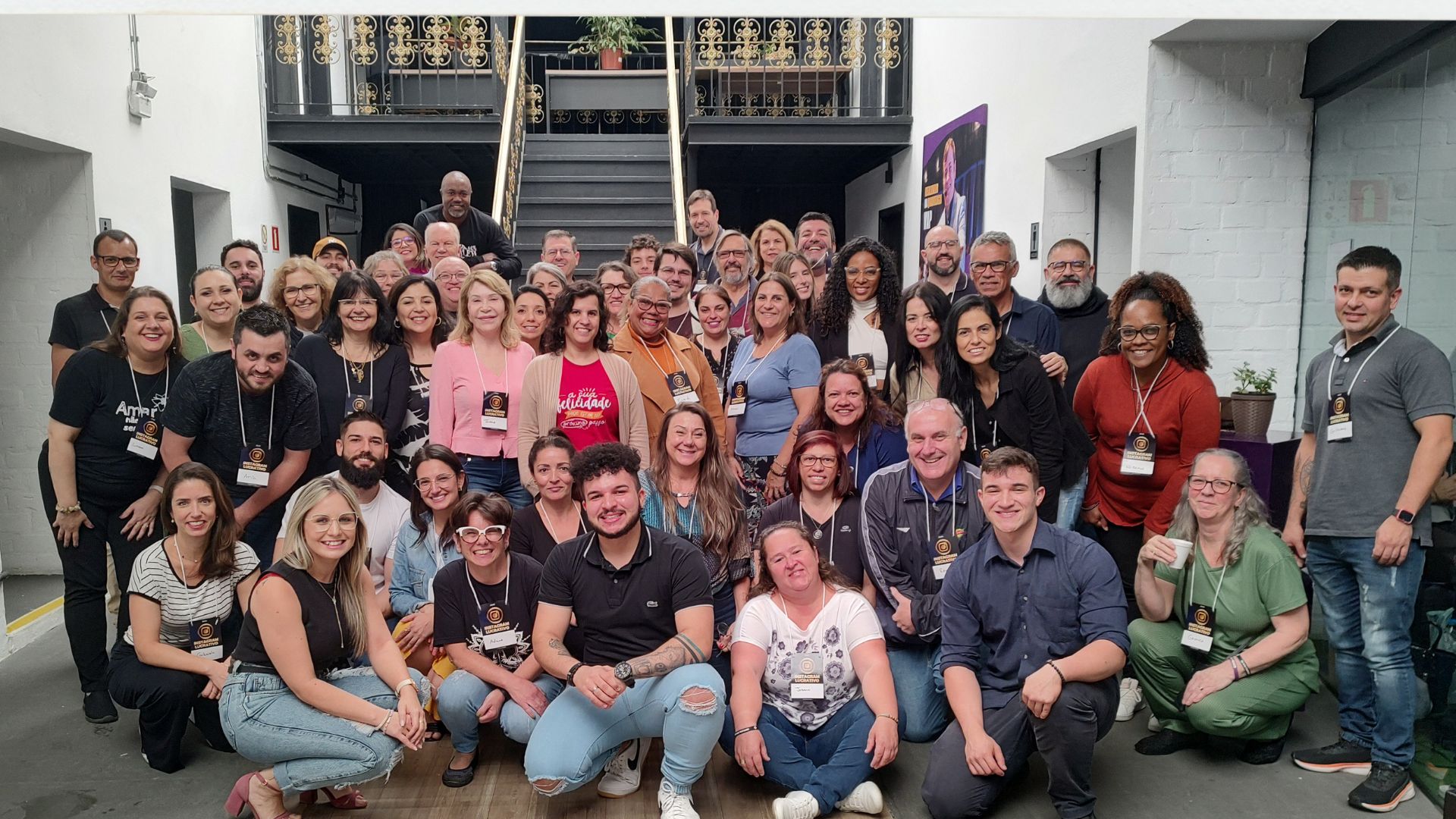 Turma numerosa de participantes do workshop presencial